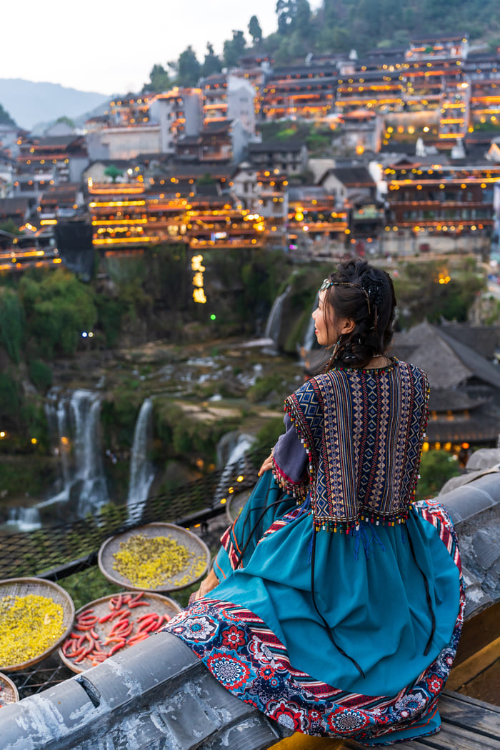 Vista nocturna de la antigua ciudad de Lijiang en yunnan, China